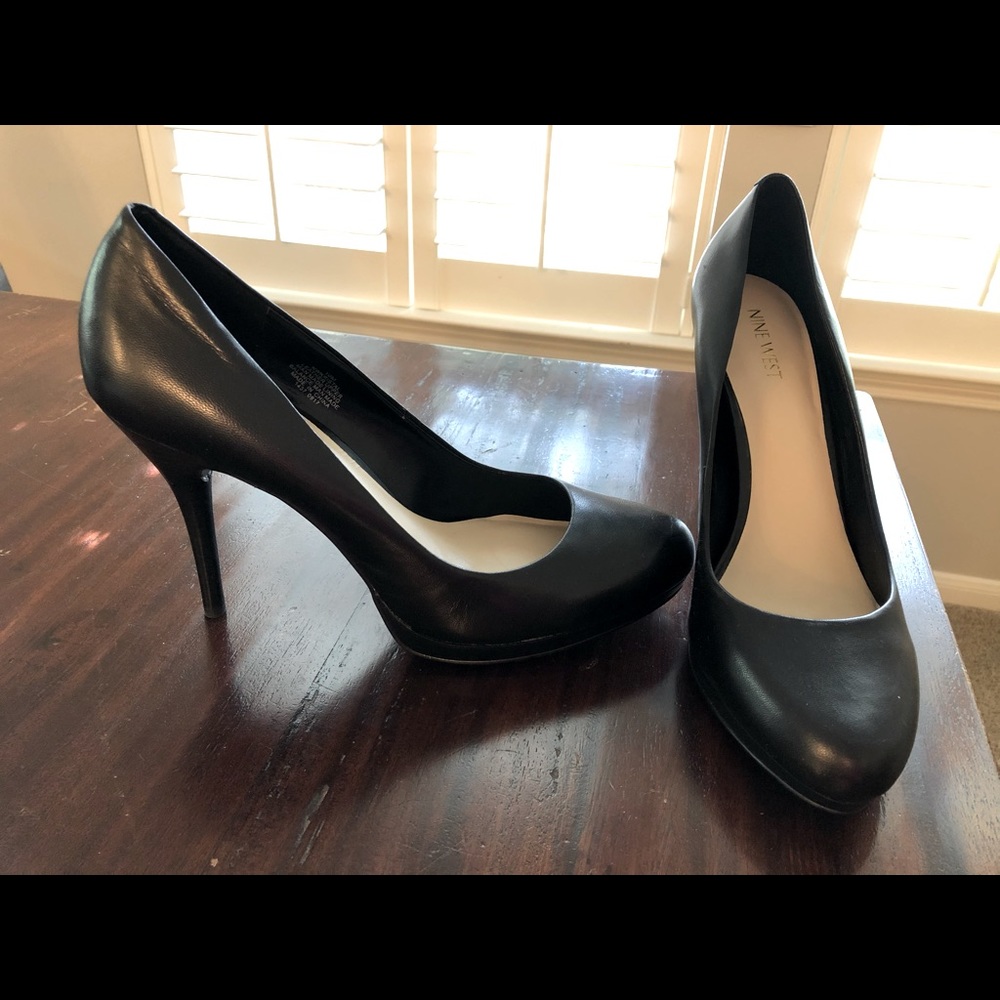 Nine West Black Leather Pumps